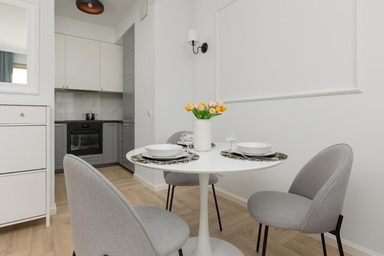 Stylish Apartment Kolejowa & Parking & Balcony By Noclegi Renters Warschau Exterior foto